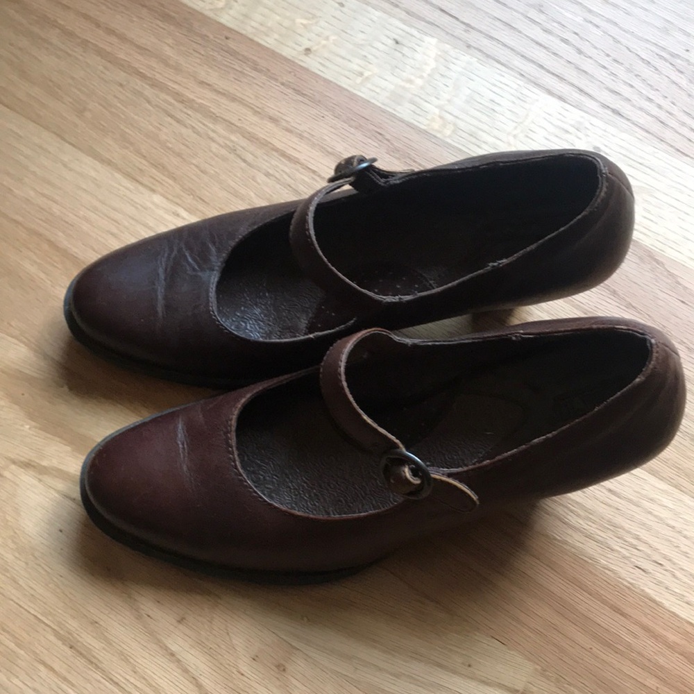 Women’s born comfort strap heels, 2”